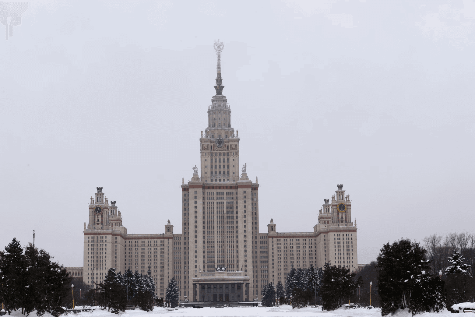 Московский Государственный Университет. Фото&nbsp;Daniel Klein / Unsplash